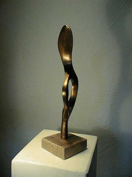 Bronze01.jpg 
449 x 600 JPEG-compressed image 
(17,750 bytes)